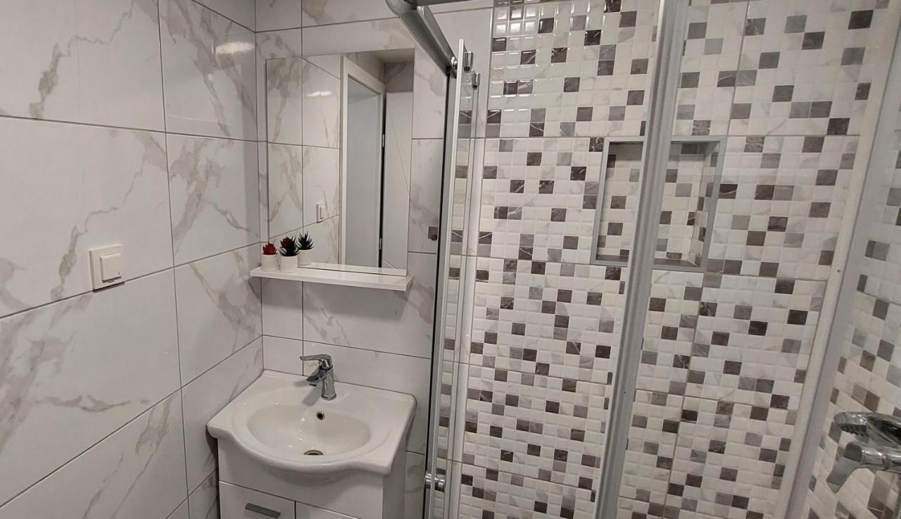 Vip Deluxe Apartment Arian Novalja Buitenkant foto