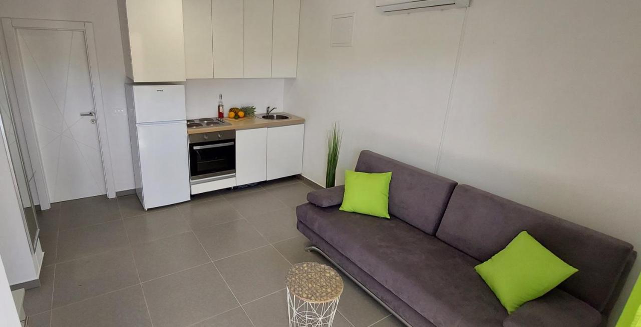 Vip Deluxe Apartment Arian Novalja Buitenkant foto