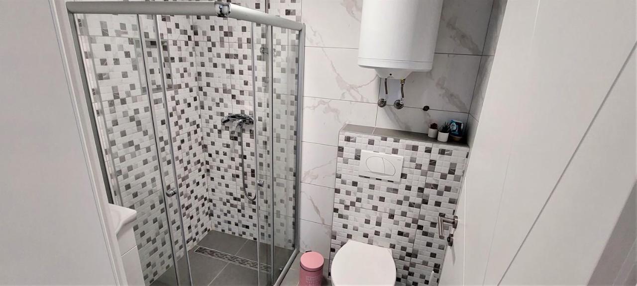 Vip Deluxe Apartment Arian Novalja Buitenkant foto