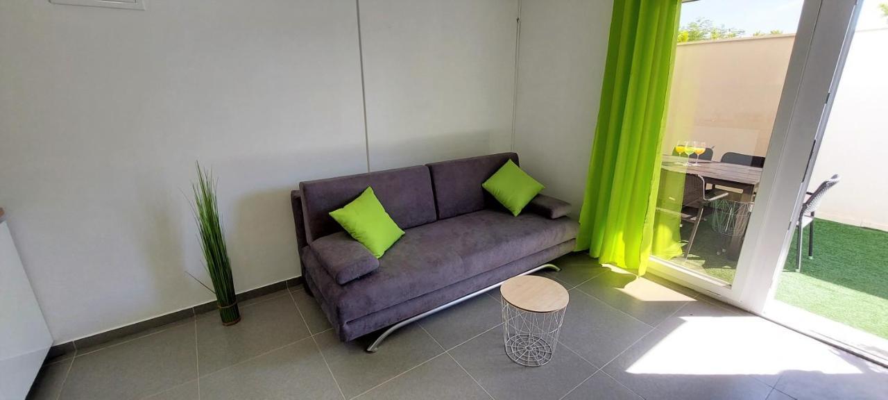 Vip Deluxe Apartment Arian Novalja Buitenkant foto