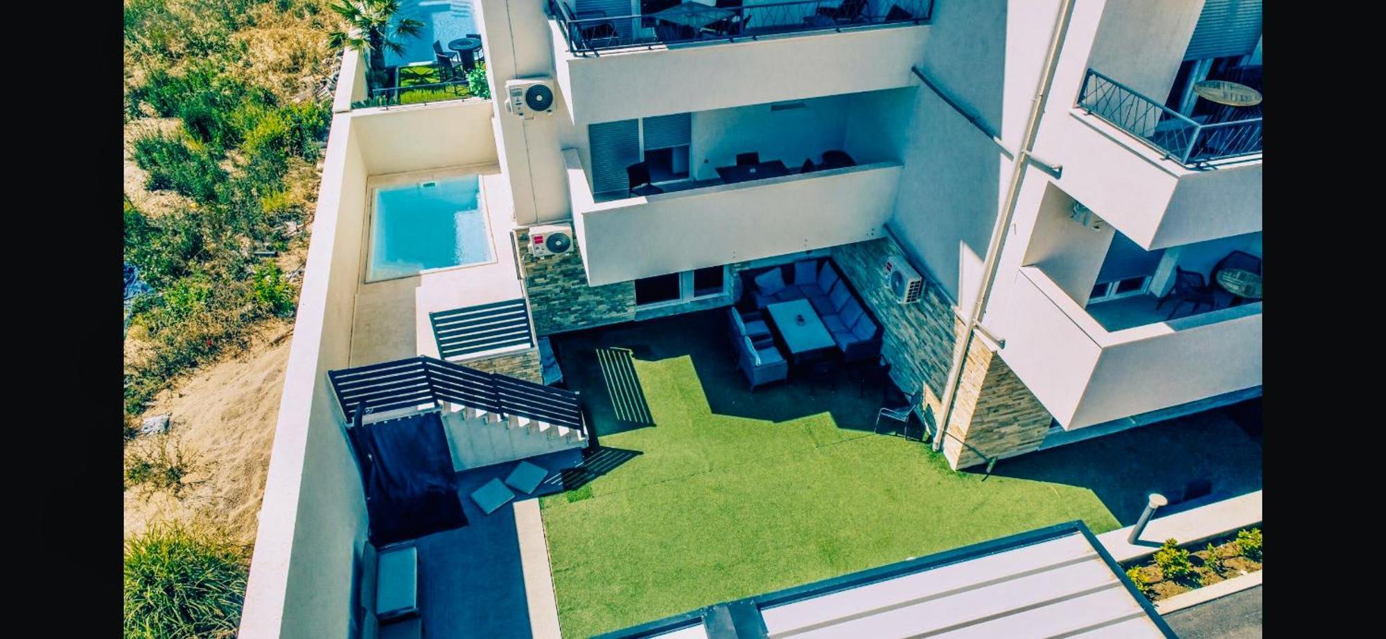 Vip Deluxe Apartment Arian Novalja Buitenkant foto